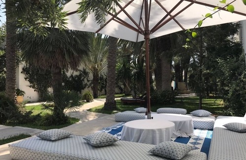 Mahdia House | Luxurious bungalow in the city center, with swimming pool and a few steps from the beach