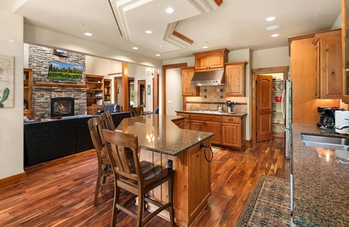 Cle Elum House | Luxurious Buttercup Manor in Suncadia! Game Room | Hot Tub | Pet Friendly