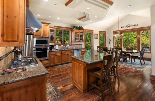 Cle Elum House | Luxurious Buttercup Manor in Suncadia! Game Room | Hot Tub | Pet Friendly