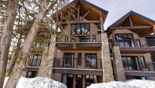 Saint-Sauveur Apartment | Luxurious mountainside condo - Ski-Waterslide - Domaine Nymark