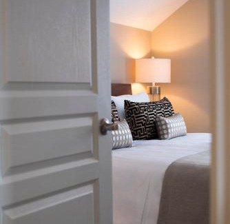 Saint-Sauveur Apartment | Luxurious mountainside condo - Ski-Waterslide - Domaine Nymark