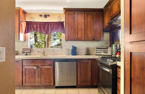 Arrowhead Villas Cabin | Luxurious Cabin w/lake views 10 minutes to Santa's SkyPark & Village