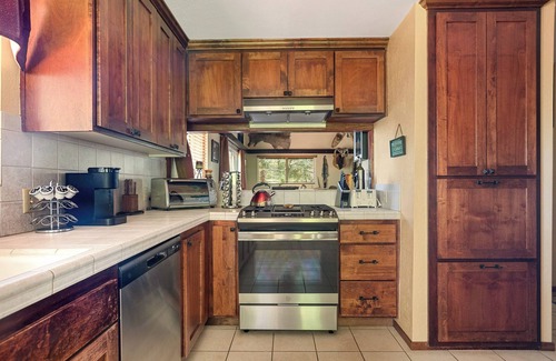 Arrowhead Villas Cabin | Luxurious Cabin w/lake views 10 minutes to Santa's SkyPark & Village