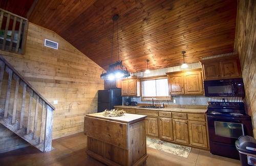 Windyville Cabin | Luxurious Cabin with private Niangua River access & view