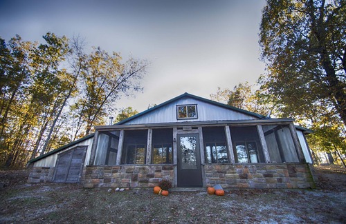 Windyville Cabin | Luxurious Cabin with private Niangua River access & view