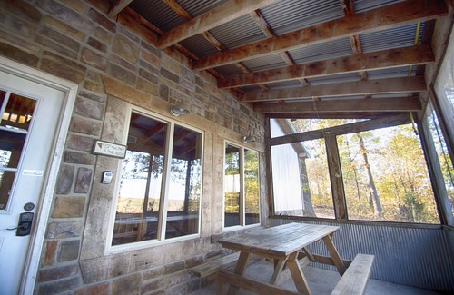 Windyville Cabin | Luxurious Cabin with private Niangua River access & view