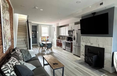 Northeast House | Luxurious Capitol Hill Home - 2BR/2.5B