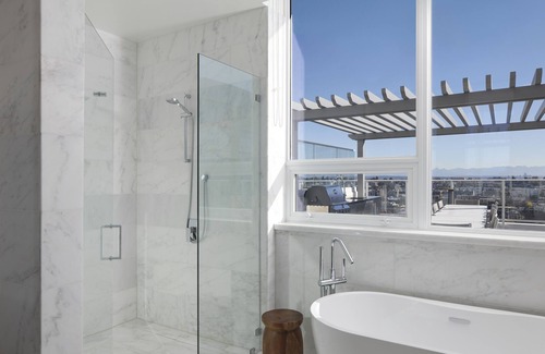 South Lake Union Hotel | Luxurious Cascades Penthouse: Stunning Views & Exclusive Amenities Await You