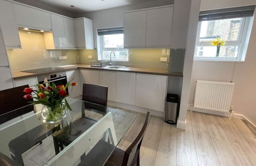 Mill Road Apartment | Luxurious City apartment - short walk from station