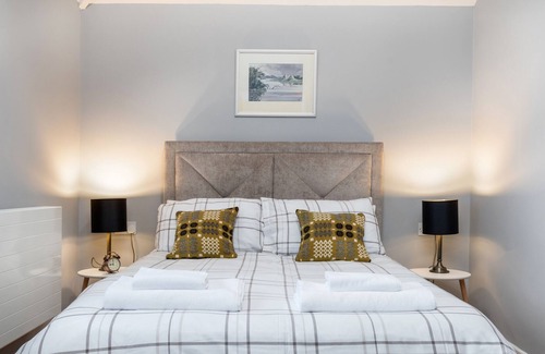 Llansteffan House | Luxurious Coastal Retreat in Wales