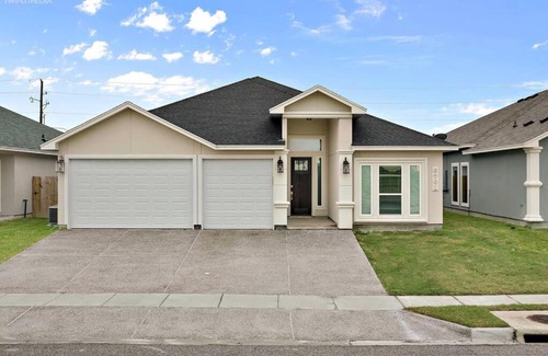 South Side House | Luxurious Coastal Retreat Brand New 4BR Home with Fast WiFi, 15 min to Beach!