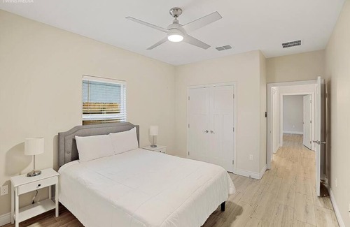 South Side House | Luxurious Coastal Retreat Brand New 4BR Home with Fast WiFi, 15 min to Beach!