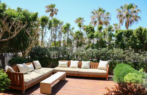 Herzliya Pituach Villa | Luxurious Coastal Villa with Pool Near the Beach with Mamad by Sea N' Rent