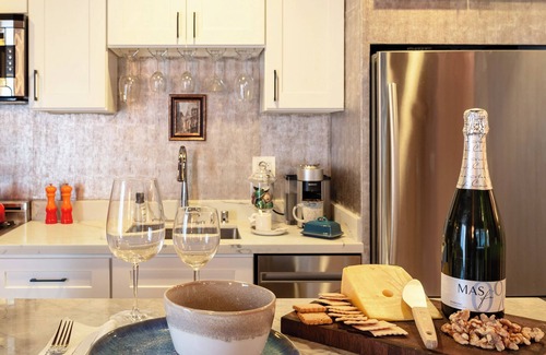 Inner Mission Condo | Luxurious Comfort! Rooftop Deck, Perfect Location in San Francisco