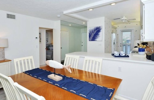 Siesta Key Condo | Luxurious Comfort with Gulf Views - B302 Free Boat Docks & WiFi