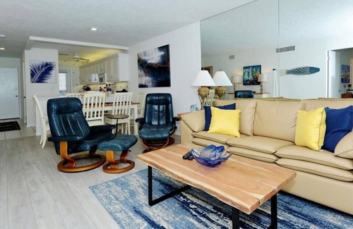 Siesta Key Condo | Luxurious Comfort with Gulf Views - B302 Free Boat Docks & WiFi
