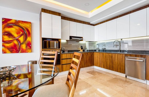 Mismaloya Condo | Luxurious condo with huge, oceanfront balcony, pool & pool spa