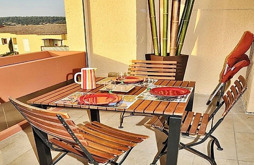 Cassis Apartment | LUXURIOUS CONDO with TERRACE, SWIMMING POOL + PARK + GARAGE & LINEN