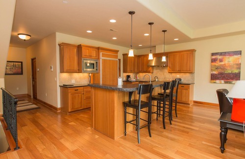 Hood River Condo | Luxurious Condominium 1 - 3 bedrooms available