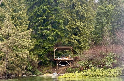 Port Moody Cottage | Luxurious Cottage w. Hot Tub & Ocean Views