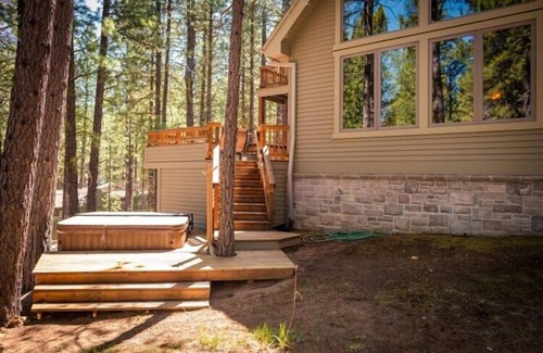 Black Butte Ranch House | Luxurious & Cozy Home, w/Hot Tub and Bikes!