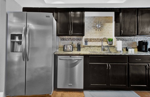 Old Seminole Heights House | Luxurious & Cozy 6bed Gem ~ Heated Pool ~Fire Pit ~ Bar & Game Room ~ Downtown