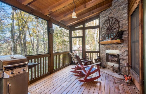 Bear Lake Reserve Cottage | Luxurious Creekside mountain cottage at Bear Lake