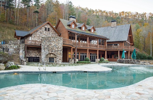 Bear Lake Reserve Cottage | Luxurious Creekside mountain cottage at Bear Lake