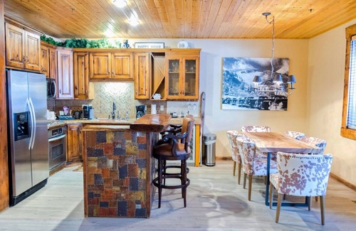 Deer Valley Condo | Luxurious Deer Valley Condo in Park City, Walk to Ski Lifts, Private Jacuzzi