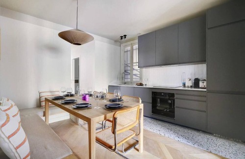 18th Arrondissement Apartment | Luxurious designer apartment near Montmartre