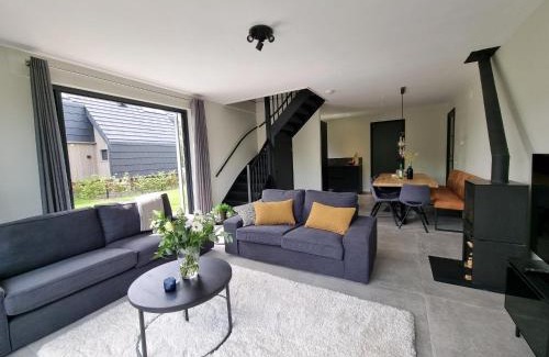 Balk House | Luxurious detached water villa with jetty