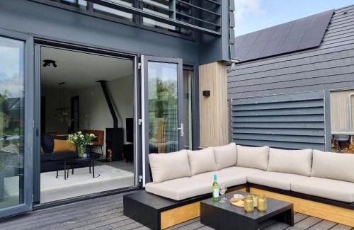 Balk House | Luxurious detached water villa with jetty