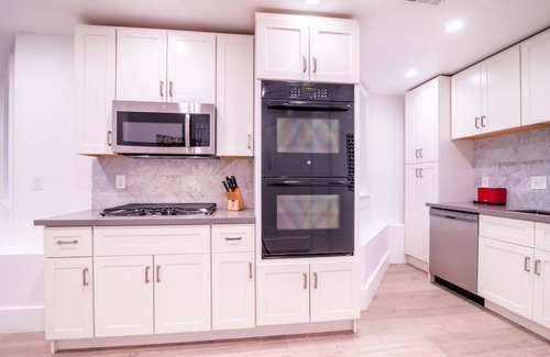 Inner Mission Apartment | Luxurious Dolores Park Beauty with Private Garden!
