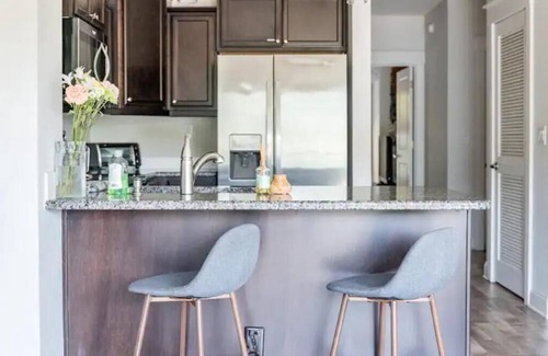 Central Business District Apartment | Luxurious Downtown Waterfront Loft w/Balcony