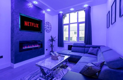 Bolton Apartment | Luxurious Duplex in Bolton – Sleeps 6 – Parking