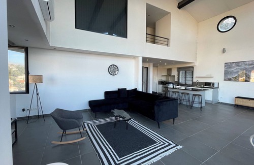 Roucas-Blanc Apartment | Luxurious duplex with panoramic views. Marseille 7 Terrace and Jacuzzi