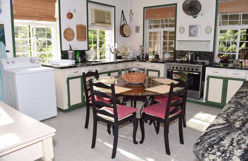 Two Mile Hill House | Luxurious Eco friendly, Vegetarian Suite in the Hummingbird Apartment