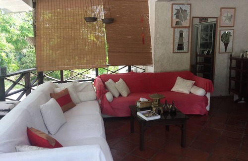Two Mile Hill House | Luxurious Eco friendly, Vegetarian Suite in the Hummingbird Apartment