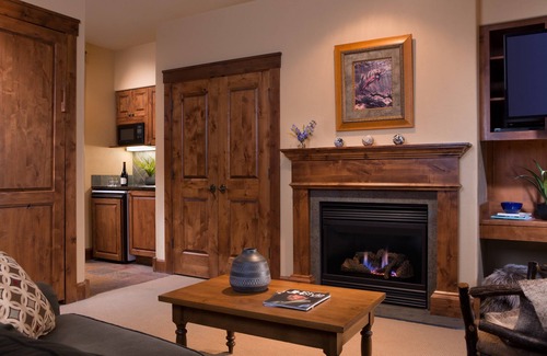Jackson Condo | Luxurious + Elegant Condo for 8 | Great Location!