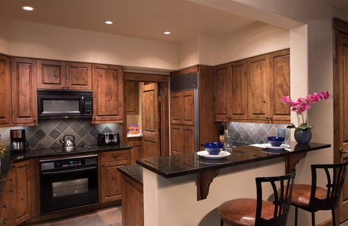 Jackson Condo | Luxurious + Elegant Condo for 8 | Great Location!