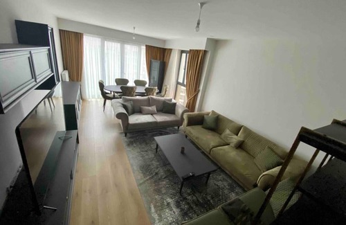 Basaksehir Condo | Luxurious Family Haven: 3BR Condo Steps from Basaksehir Park