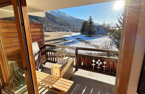 Monetier-les-Bains Apartment | Luxurious 2-bedroom apartment at the foot of the slopes with heated pool