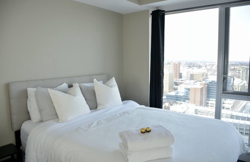Victoria Park Apartment | Luxurious full condo! 2 min from Saddledom—central downtown