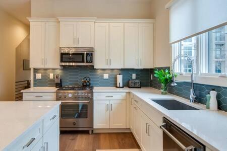 Germantown House | Luxurious Germantown Home with Rooftop Decks