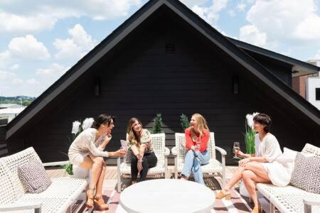 Germantown House | Luxurious Germantown Home with Rooftop Decks