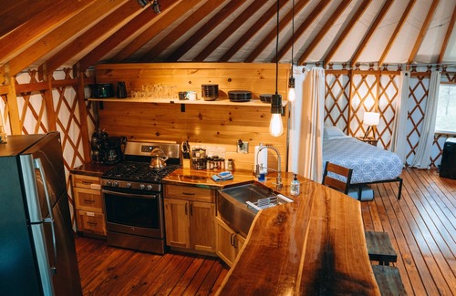 Baldwin Cabin | Luxurious Glamping Modern Yurt