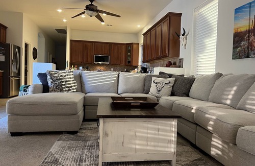 San Tan Valley House | Luxurious Golf Retreat: 4 Bedroom Home With Private Pool & Prime 10th Hole Views
