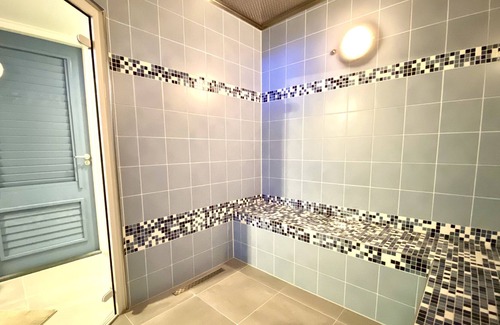Stavoren Apartment | Luxurious guest house 't Boathûs with a Hammam-Sauna by the water