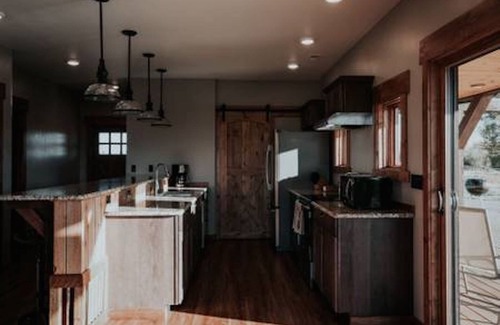 Dillon House | Luxurious Hideaway on Beaverhead River - Bunk