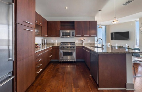 Colonial Homes Condo | Luxurious High Rise with Panoramic Views